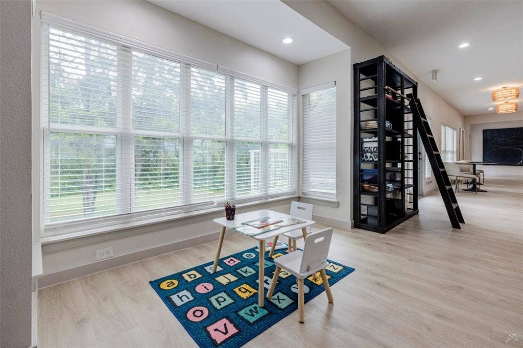 4302 Woodhollow Drive, #227, Dallas, TX 75237 $0- Application fee $0- Admi Fee