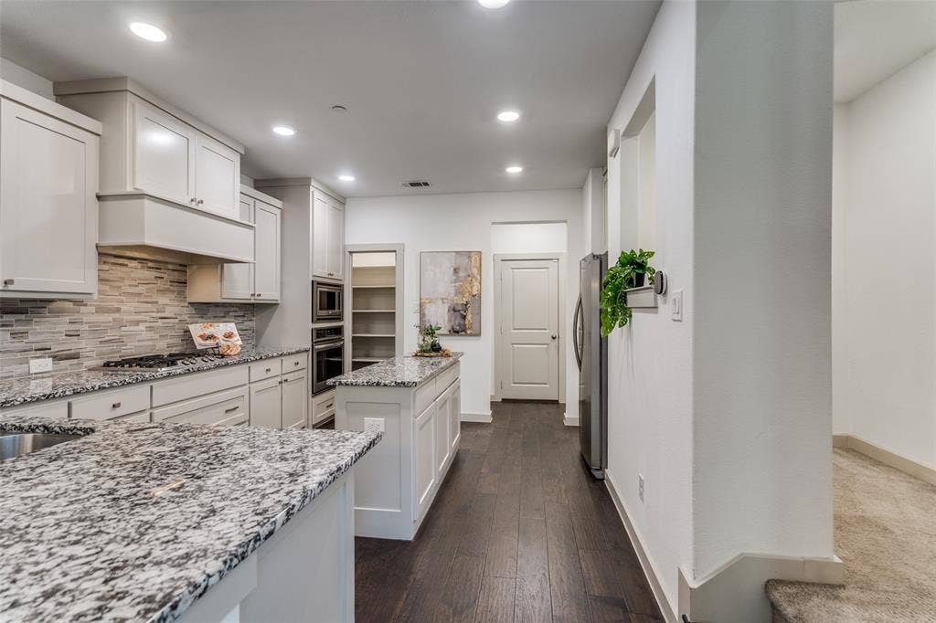 1423 Lamb Drive, Plano, TX 75075 1423 Lamb Drive, Plano, TX 75075