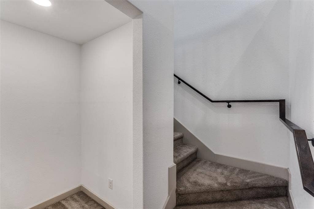 1423 Lamb Drive, Plano, TX 75075 Cute little nook for a pet reading corner, study, gym or mini bar!