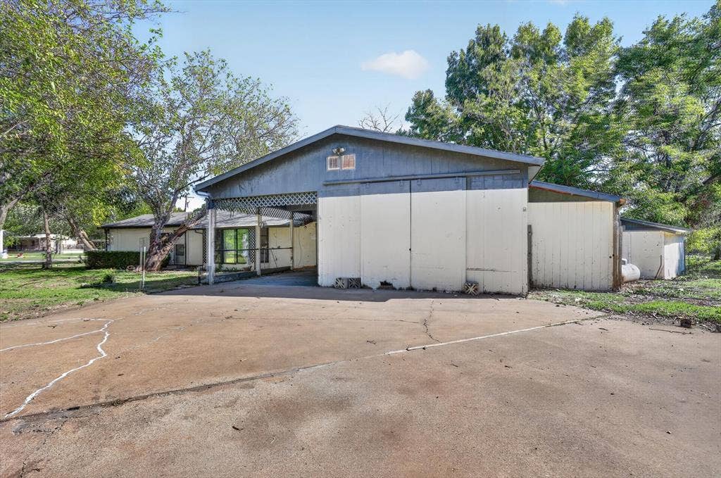 3801 Montego Bay Court, Granbury, TX 76049