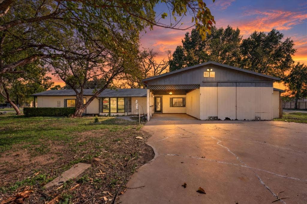 3801 Montego Bay Court, Granbury, TX 76049