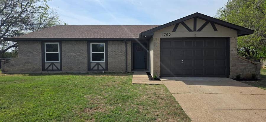 Property photo for 5700 Saddleback Circle, Haltom City, TX