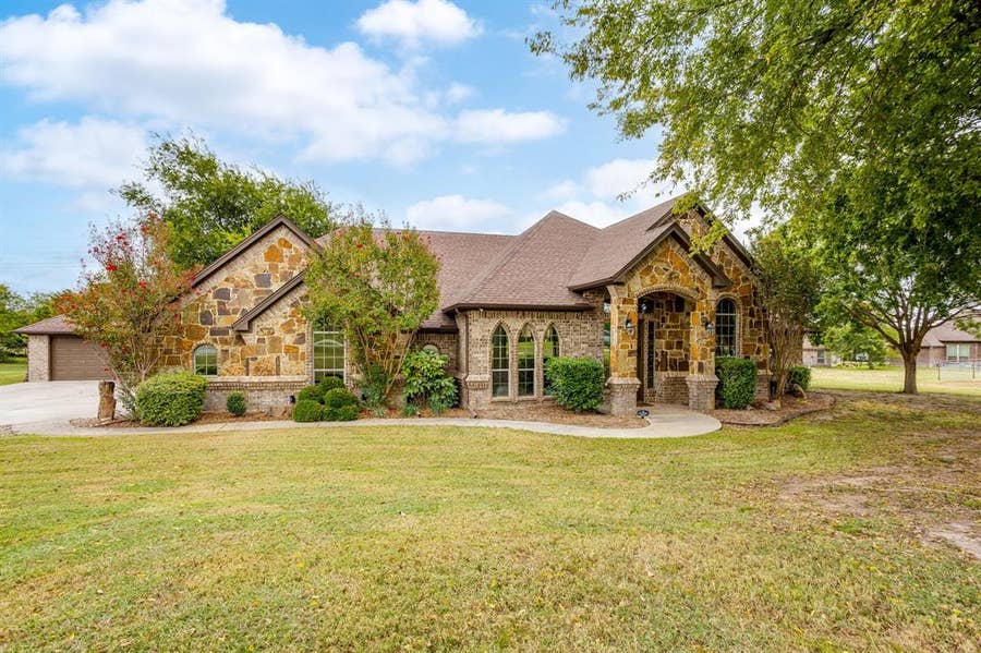 Property photo for 116 Sandstone Lane, Weatherford, TX