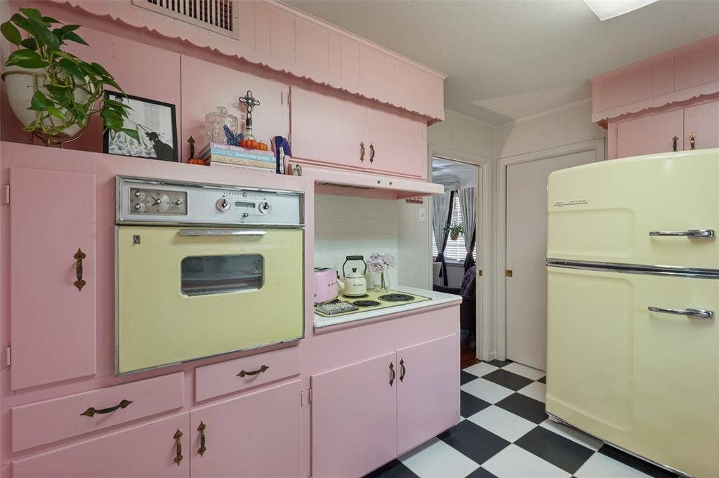 5307 Moneta Lane, Dallas, TX 75236 They don't make them like this anymore!