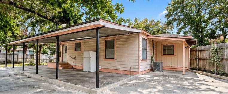 2324 Bombay Avenue, Dallas, TX 75235