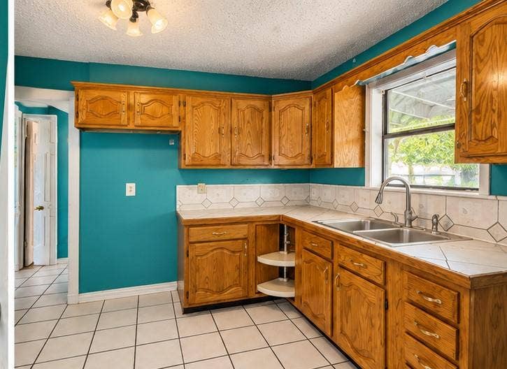 2324 Bombay Avenue, Dallas, TX 75235
