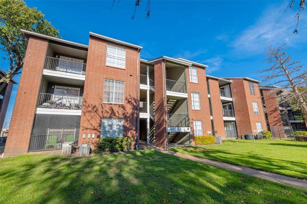 7550 S Westmoreland Road, #H-0638, Dallas, TX 75237 October Special 299.00 Move In
