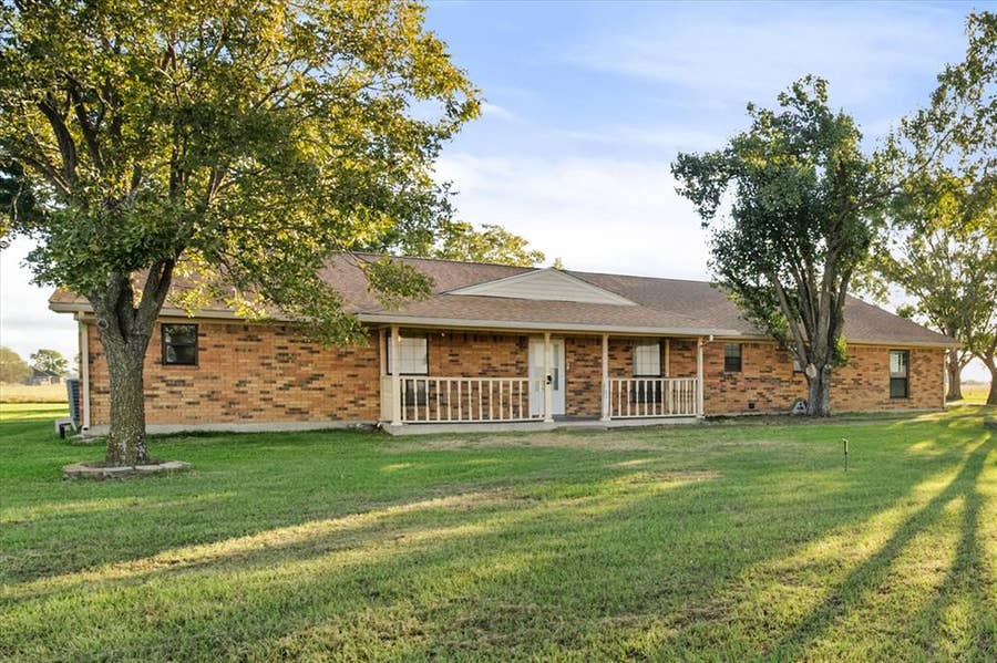 Property photo for 353 Brazier Road, Ennis, TX