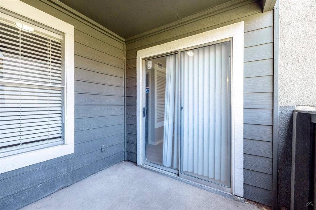 7550 S Westmoreland Road, #H-0718, Dallas, TX 75237 October Special 299.00 Move In