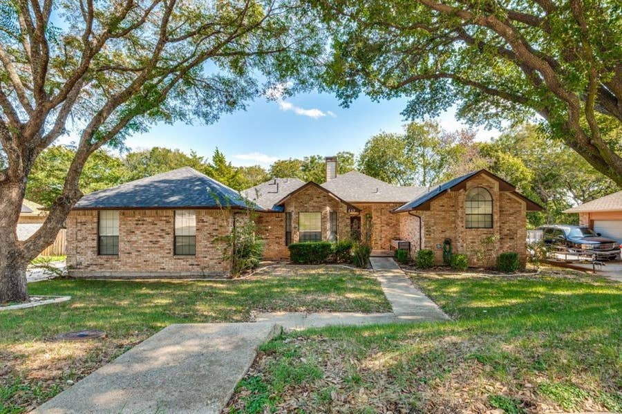 Property photo for 553 Ten Mile Drive, DeSoto, TX