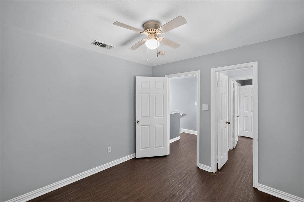 1708 Timber View Drive, Tyler, TX 75703 Neutral wall paint, wood-finish flooring, and a ceiling fan with integrated lighting