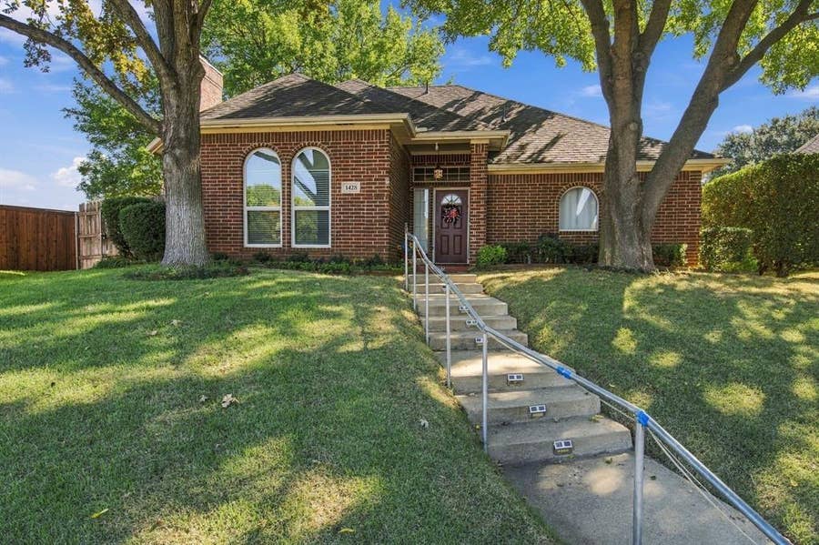 Property photo for 1428 Swan Court, Lewisville, TX