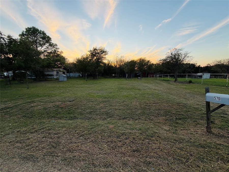 Property photo for 570 County Road 4856, Newark, TX