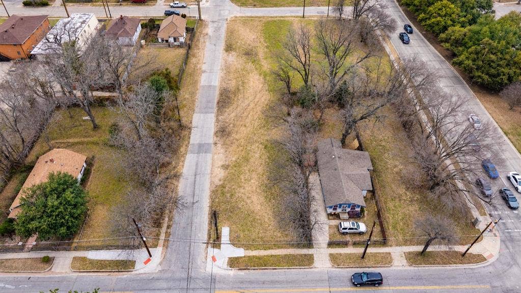 3302 Hamilton Avenue, Dallas, TX 75210 Corner lot with expansive open grounds, mature trees, and existing paved access