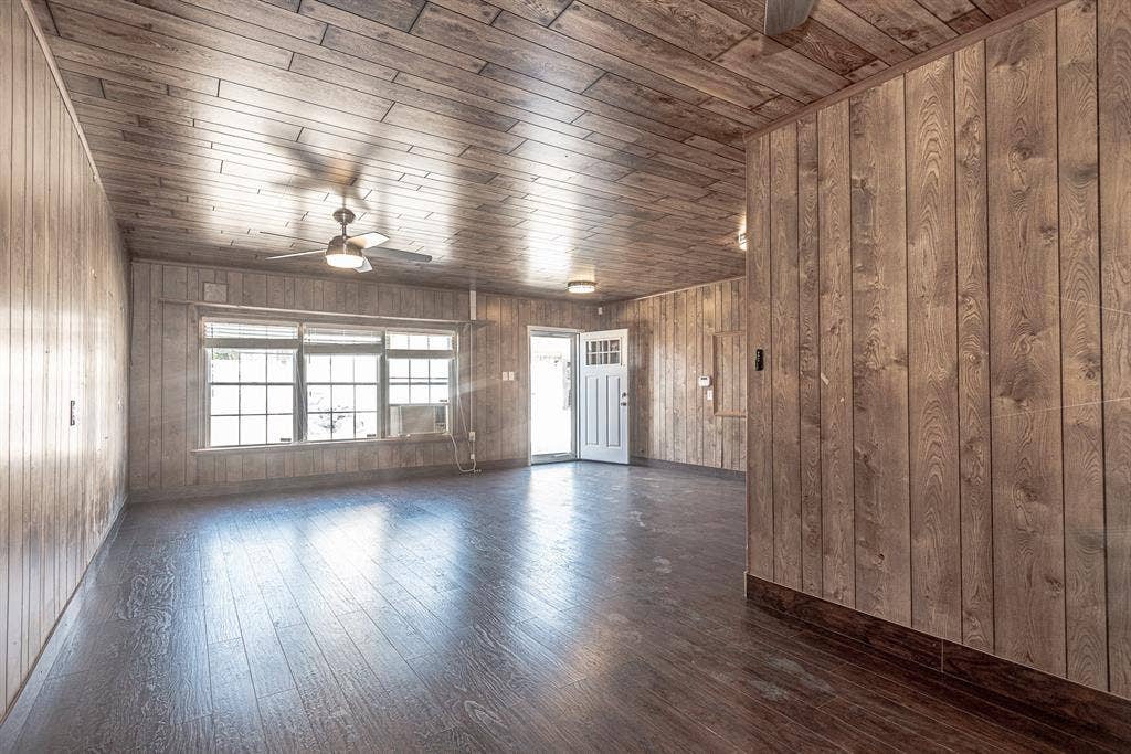 3074 Valwood Parkway, Farmers Branch, TX 75234 3074 Valwood Parkway, Farmers Branch, TX 75234