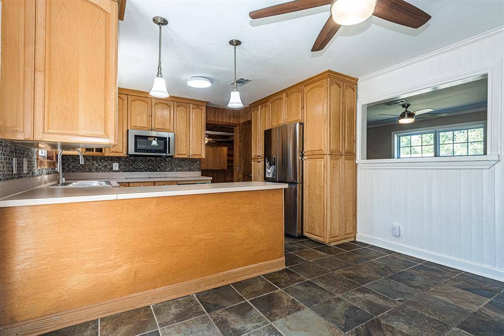 3074 Valwood Parkway, Farmers Branch, TX 75234 3074 Valwood Parkway, Farmers Branch, TX 75234