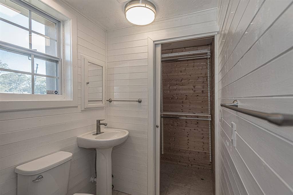3074 Valwood Parkway, Farmers Branch, TX 75234 3074 Valwood Parkway, Farmers Branch, TX 75234