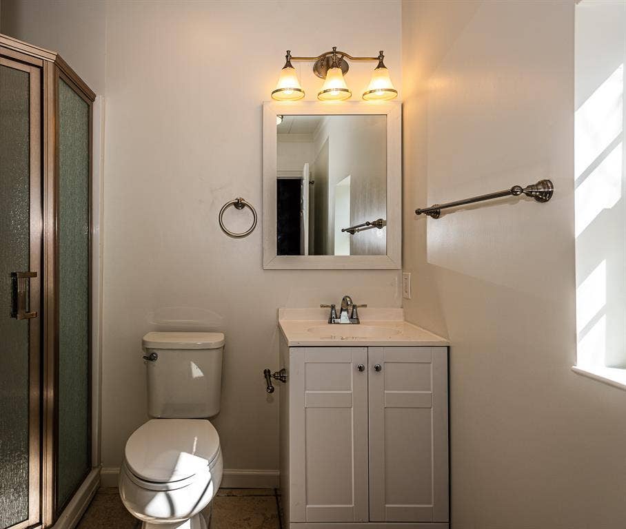 3074 Valwood Parkway, Farmers Branch, TX 75234 3074 Valwood Parkway, Farmers Branch, TX 75234