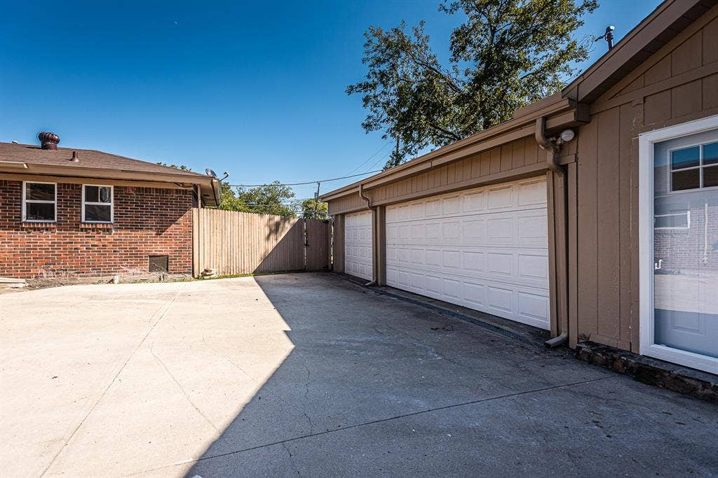 3074 Valwood Parkway, Farmers Branch, TX 75234 3074 Valwood Parkway, Farmers Branch, TX 75234