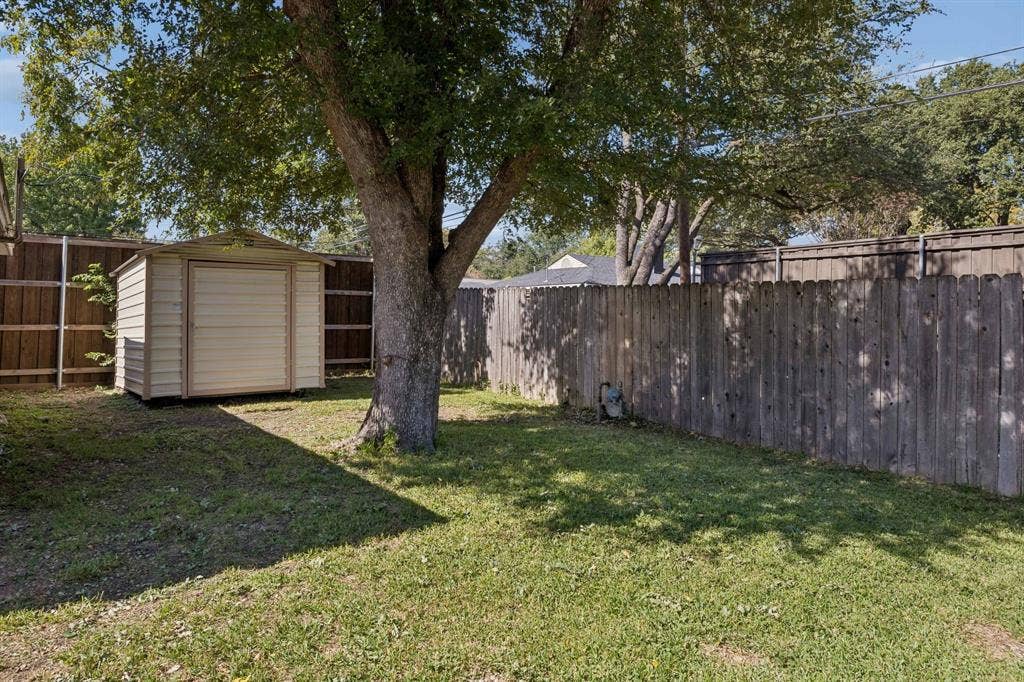 10621 Mapleridge Drive, Dallas, TX 75238 10621 Mapleridge Drive, Dallas, TX 75238