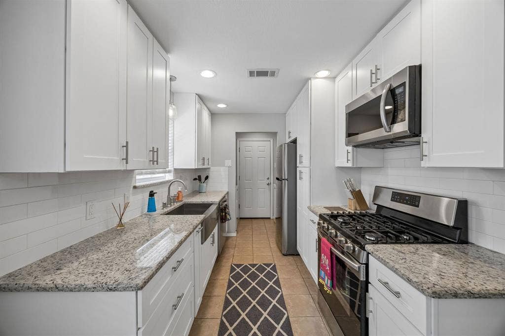 10621 Mapleridge Drive, Dallas, TX 75238 10621 Mapleridge Drive, Dallas, TX 75238
