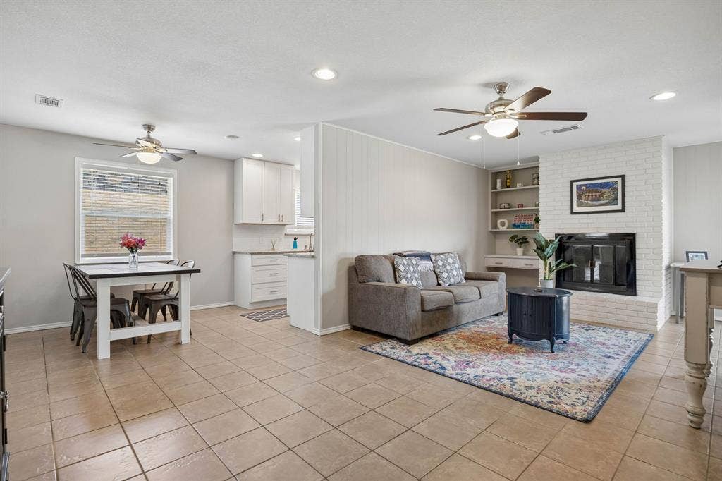10621 Mapleridge Drive, Dallas, TX 75238 10621 Mapleridge Drive, Dallas, TX 75238