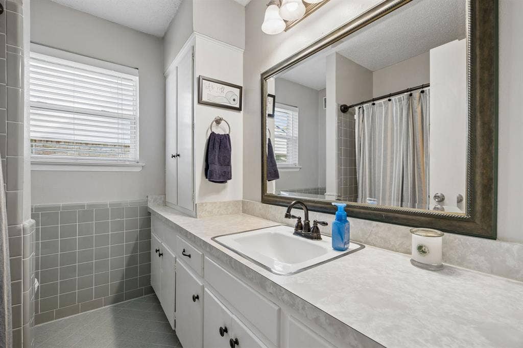 10621 Mapleridge Drive, Dallas, TX 75238 10621 Mapleridge Drive, Dallas, TX 75238