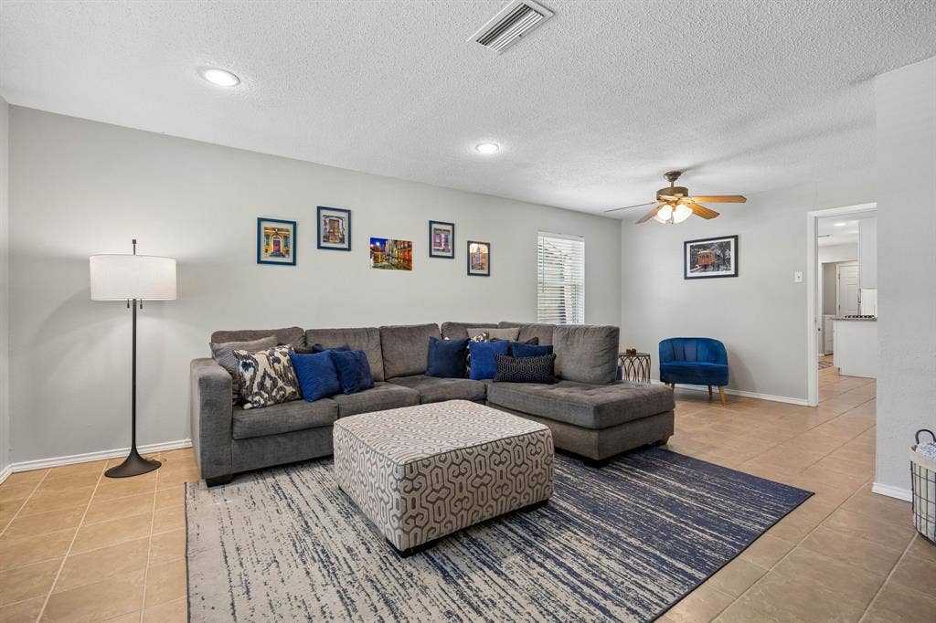 10621 Mapleridge Drive, Dallas, TX 75238 10621 Mapleridge Drive, Dallas, TX 75238