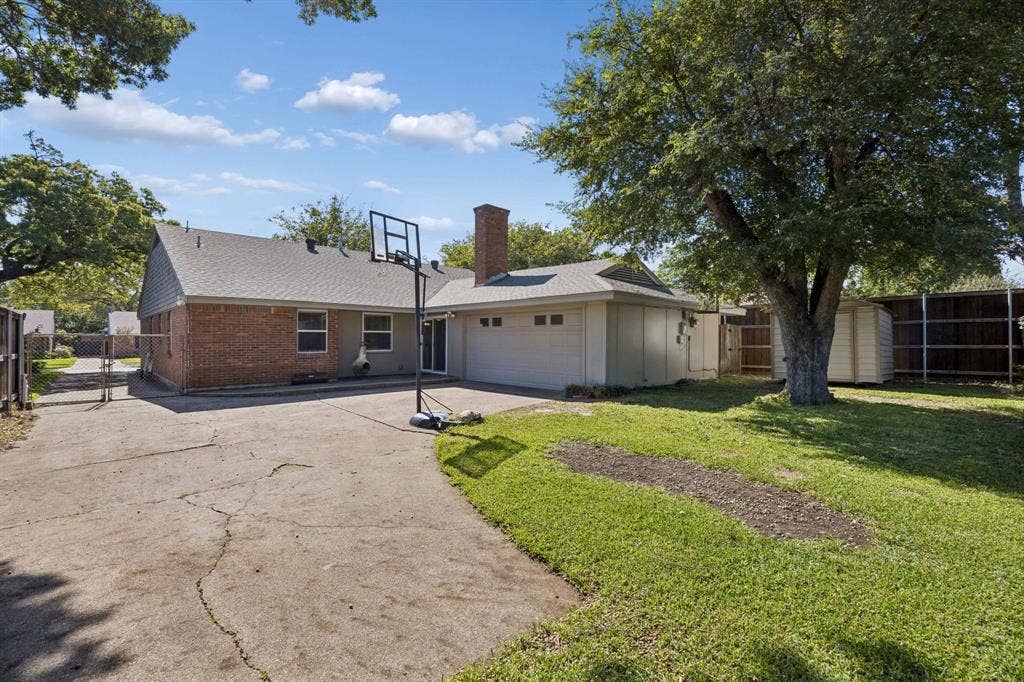 10621 Mapleridge Drive, Dallas, TX 75238 10621 Mapleridge Drive, Dallas, TX 75238