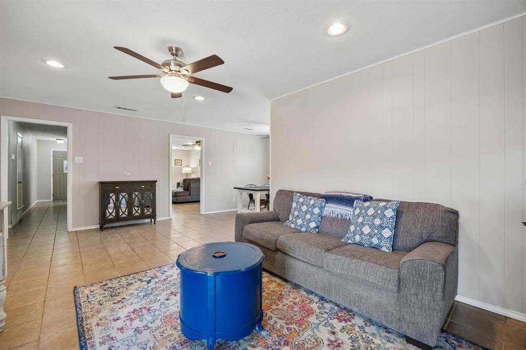 10621 Mapleridge Drive, Dallas, TX 75238 10621 Mapleridge Drive, Dallas, TX 75238