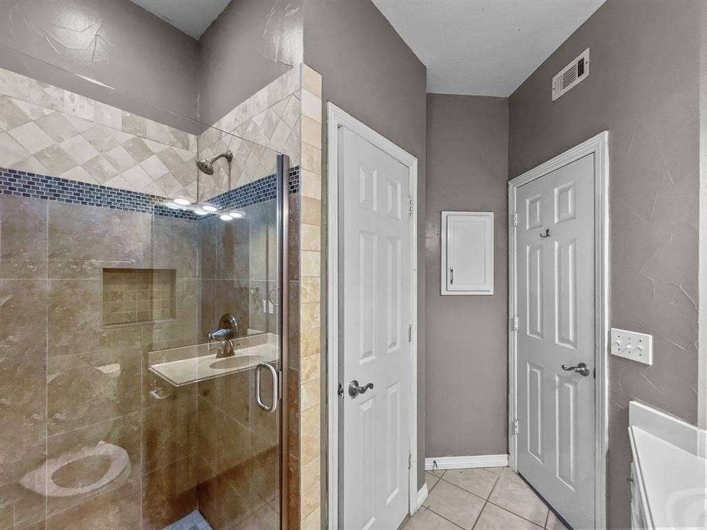 2132 Cliffside Drive, Plano, TX 75023 2132 Cliffside Drive, Plano, TX 75023
