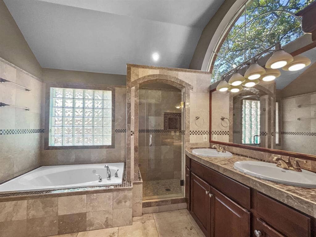 2132 Cliffside Drive, Plano, TX 75023 2132 Cliffside Drive, Plano, TX 75023