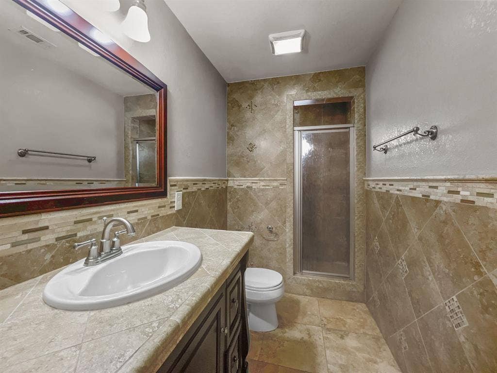 2132 Cliffside Drive, Plano, TX 75023 2132 Cliffside Drive, Plano, TX 75023