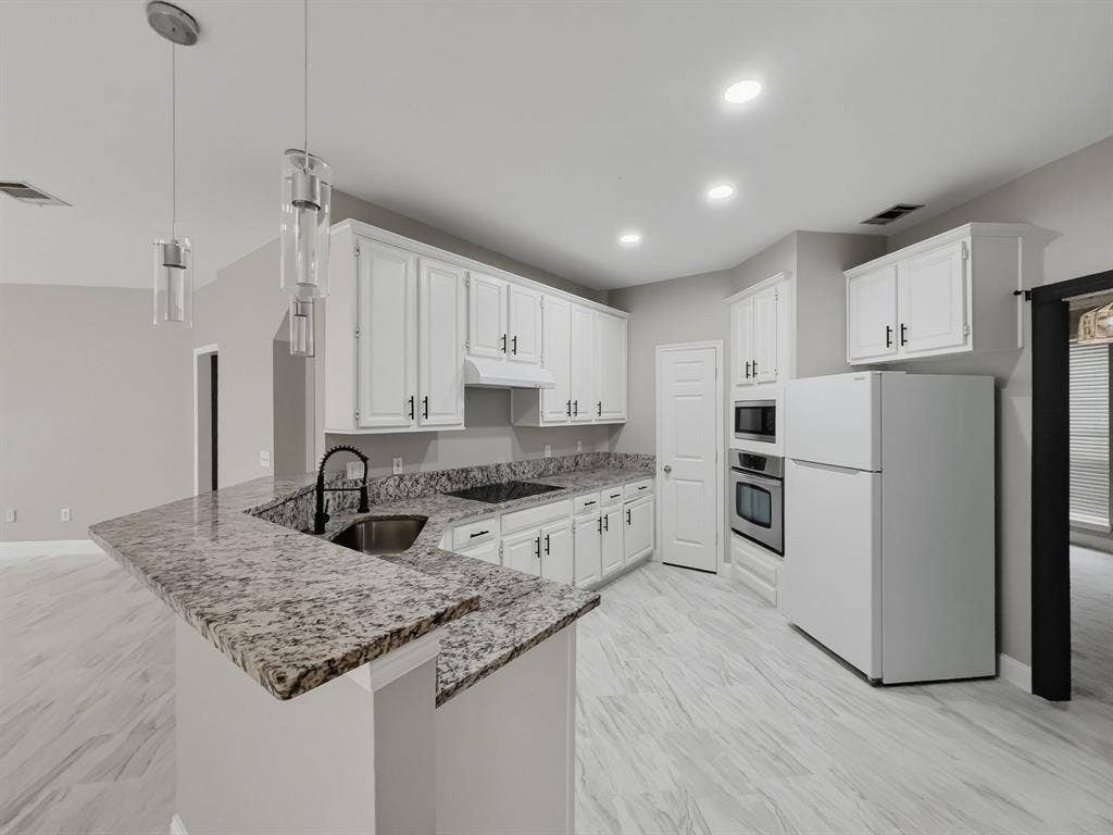 2132 Cliffside Drive, Plano, TX 75023 2132 Cliffside Drive, Plano, TX 75023