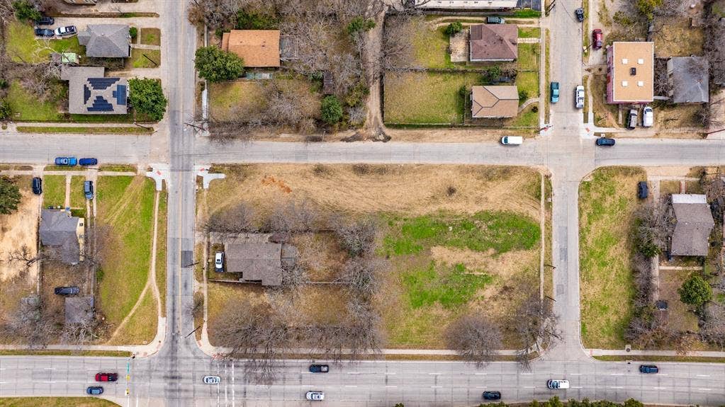 3301 Metropolitan Avenue, Dallas, TX 75210 Expansive corner lot situated at the intersection of two paved streets, featuring established mature trees and open green space