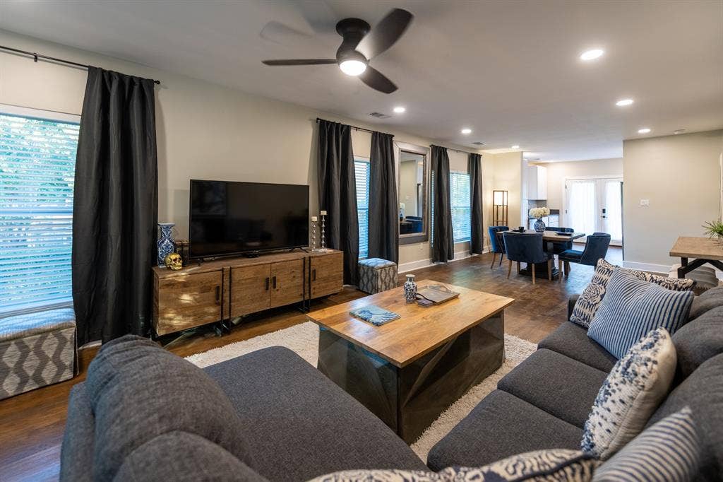 4514 victor, Dallas, TX 75246 4514 victor, Dallas, TX 75246