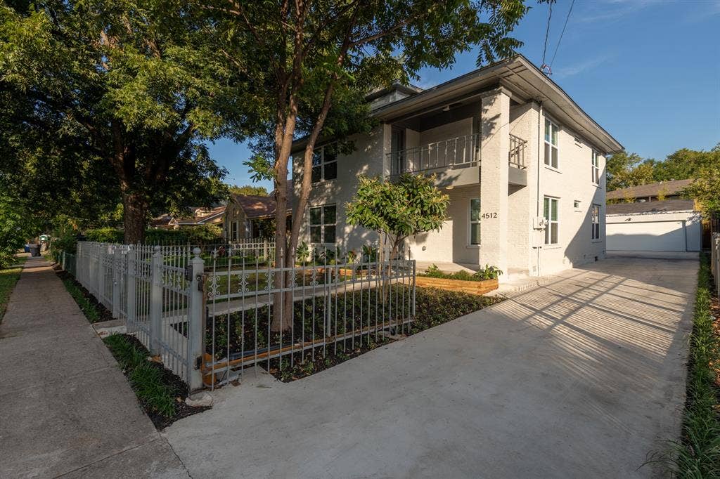 4514 victor, Dallas, TX 75246 4514 victor, Dallas, TX 75246