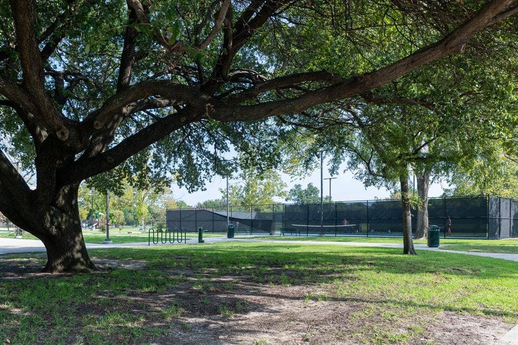 4514 victor, Dallas, TX 75246 4514 victor, Dallas, TX 75246