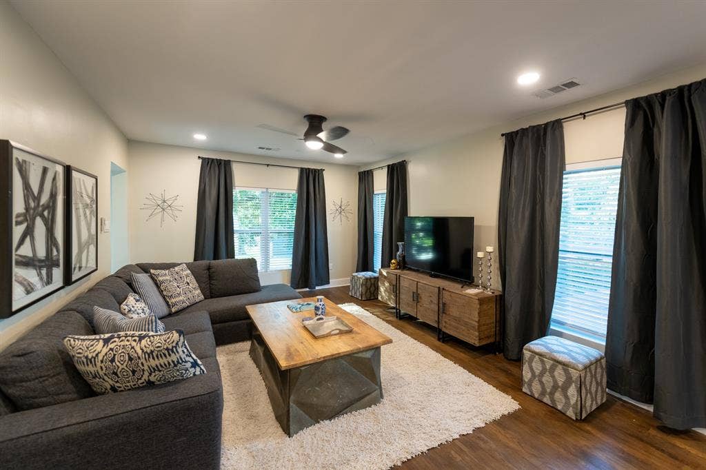 4514 victor, Dallas, TX 75246 4514 victor, Dallas, TX 75246