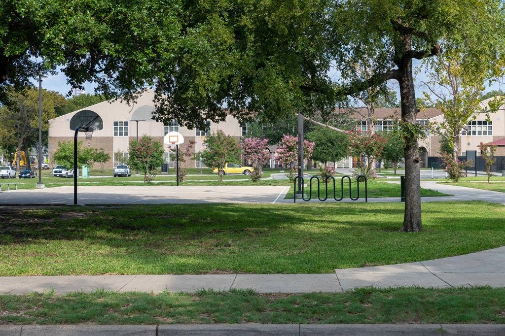 4514 victor, Dallas, TX 75246 4514 victor, Dallas, TX 75246