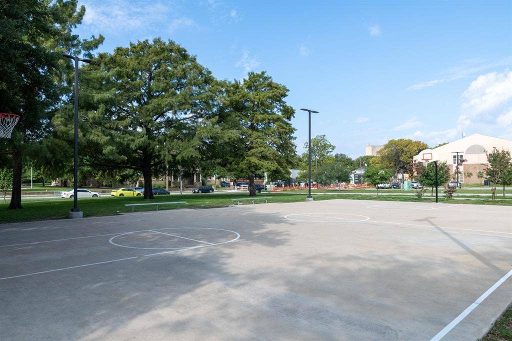 4514 victor, Dallas, TX 75246 4514 victor, Dallas, TX 75246