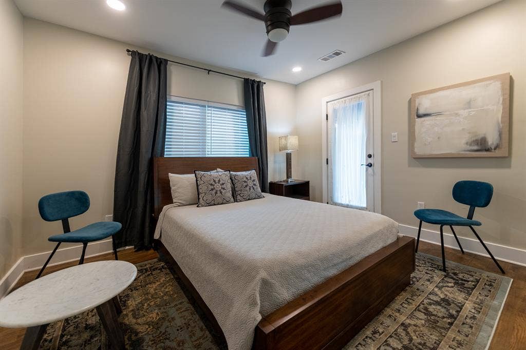 4514 victor, Dallas, TX 75246 4514 victor, Dallas, TX 75246