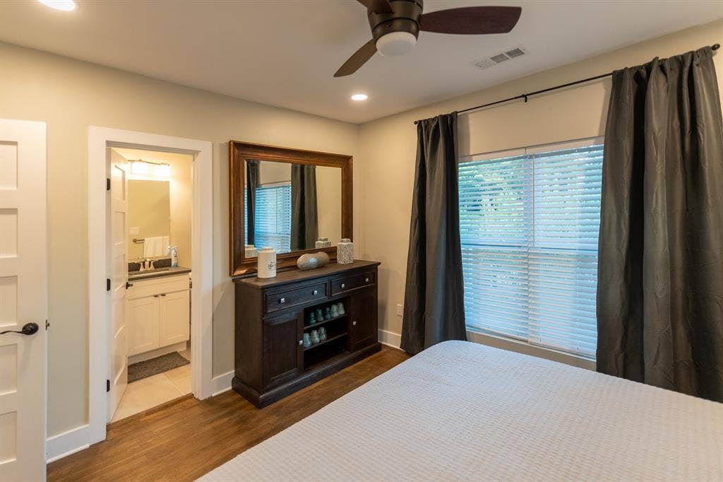 4514 victor, Dallas, TX 75246 4514 victor, Dallas, TX 75246