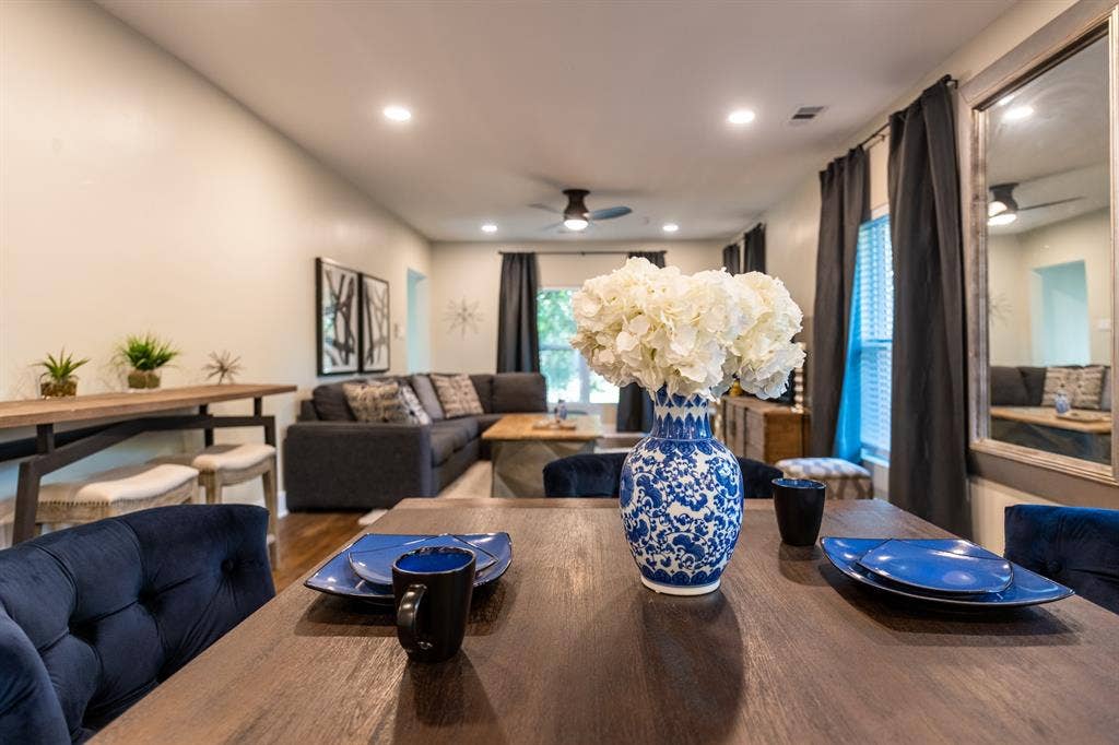 4514 victor, Dallas, TX 75246 4514 victor, Dallas, TX 75246