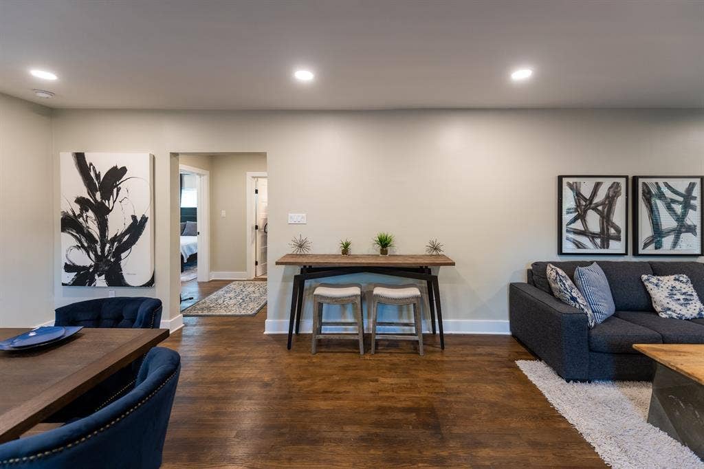 4514 victor, Dallas, TX 75246 4514 victor, Dallas, TX 75246