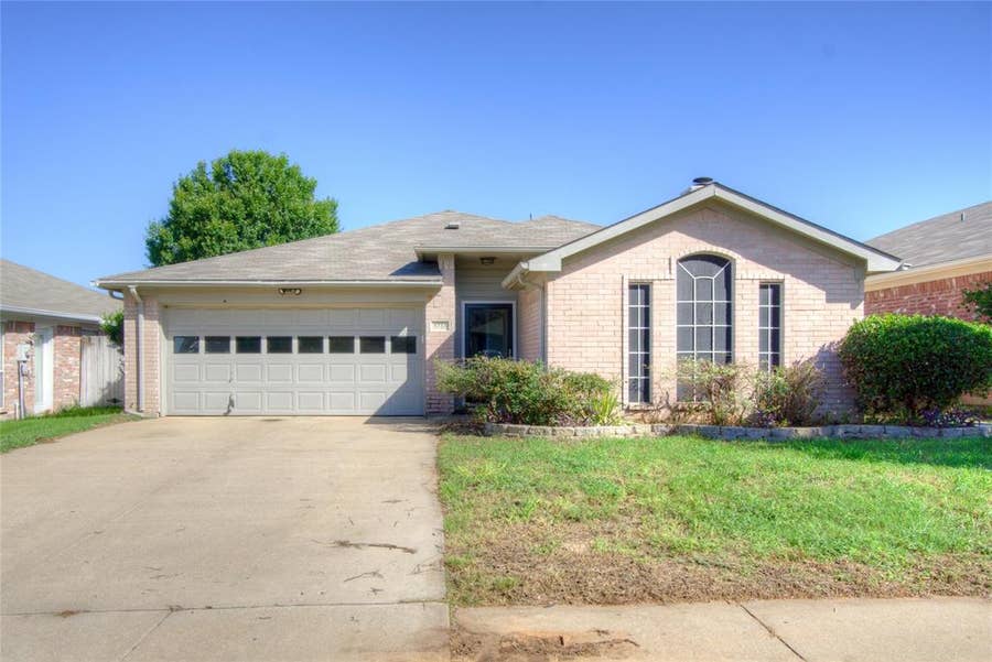 Property photo for 5733 Vandalia Trail, Arlington, TX