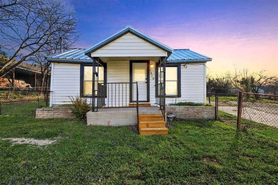 Property photo for 1310 N Rusk, Weatherford, TX