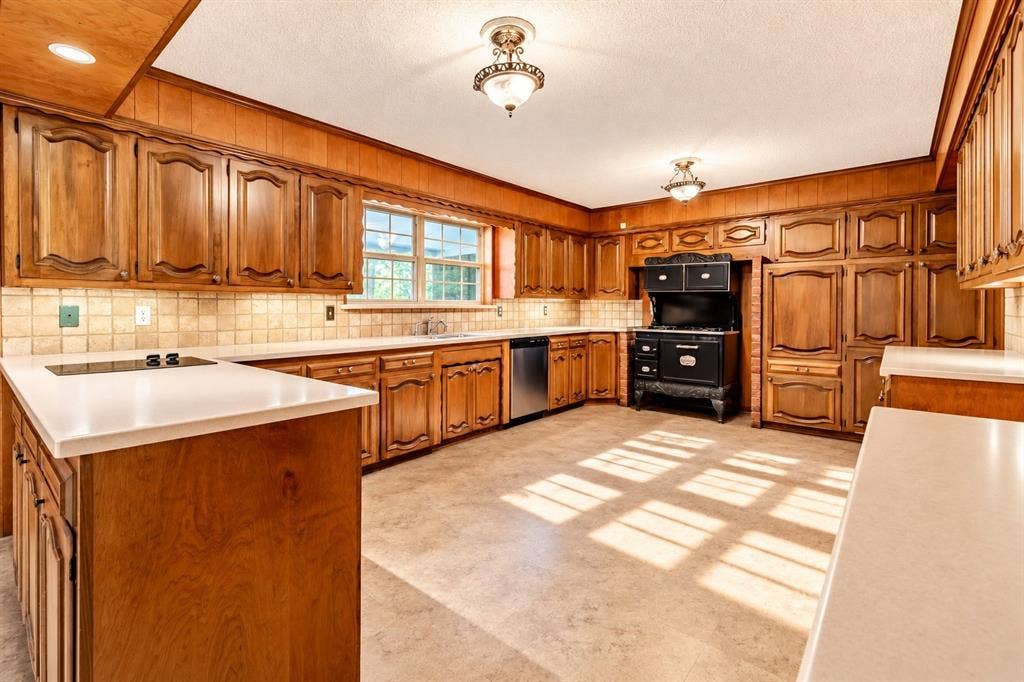 9309 Vinewood Drive, Dallas, TX 75228