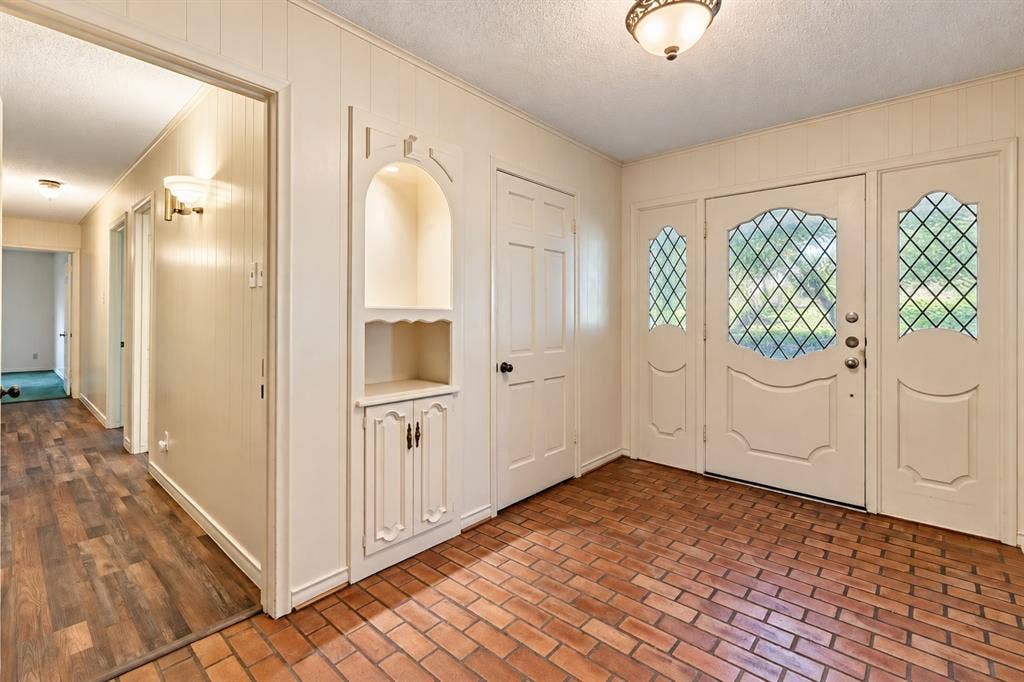 9309 Vinewood Drive, Dallas, TX 75228