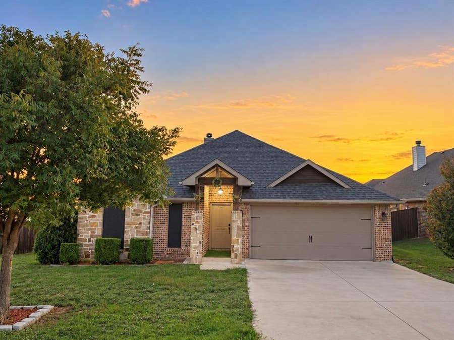 Property photo for 2811 S Lillis Lane, Denison, TX